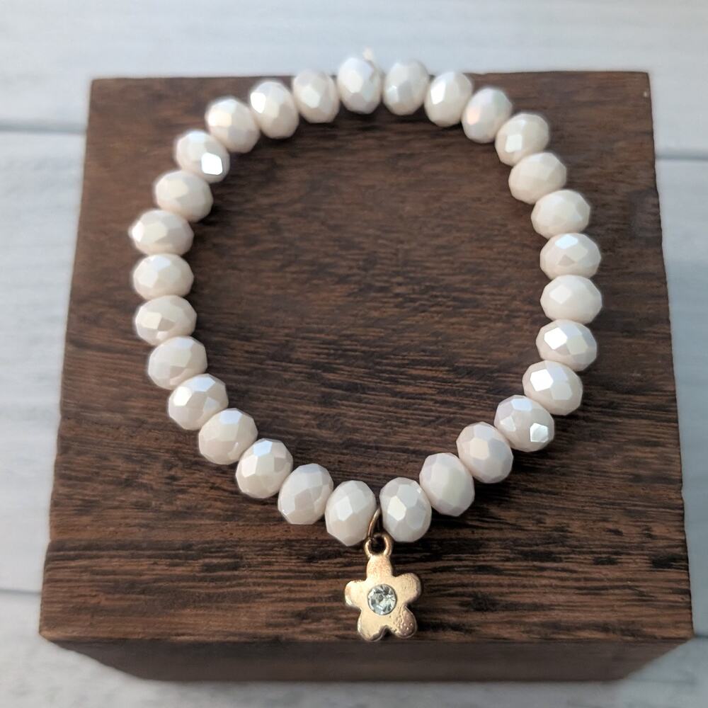 Pretty Stretch Bracelet with Flower Charm